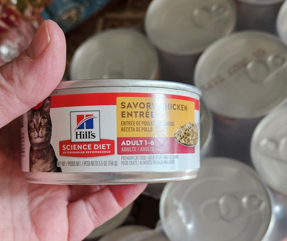 Cat Food- Hills Science Diet savory Chicken Adult. 23 Cans