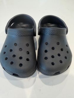 Crocs Toddler Classic clogs, size 8