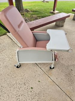 3-position medical recliner with tray