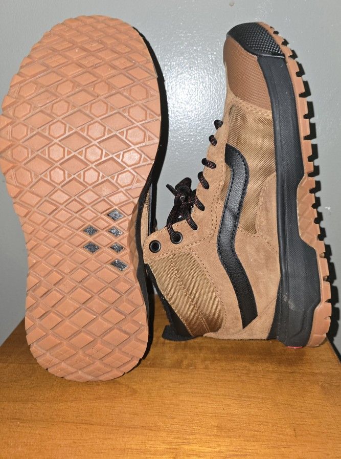 Vans Ultra Range Boots Size 6.0 Men's 7.5 Woman's