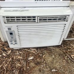 Frigidaire air conditioner with remote