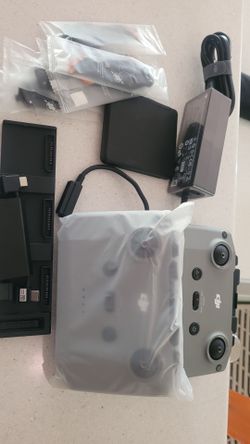 Dji drone  bundle, 2 RCN1 controllers, props
