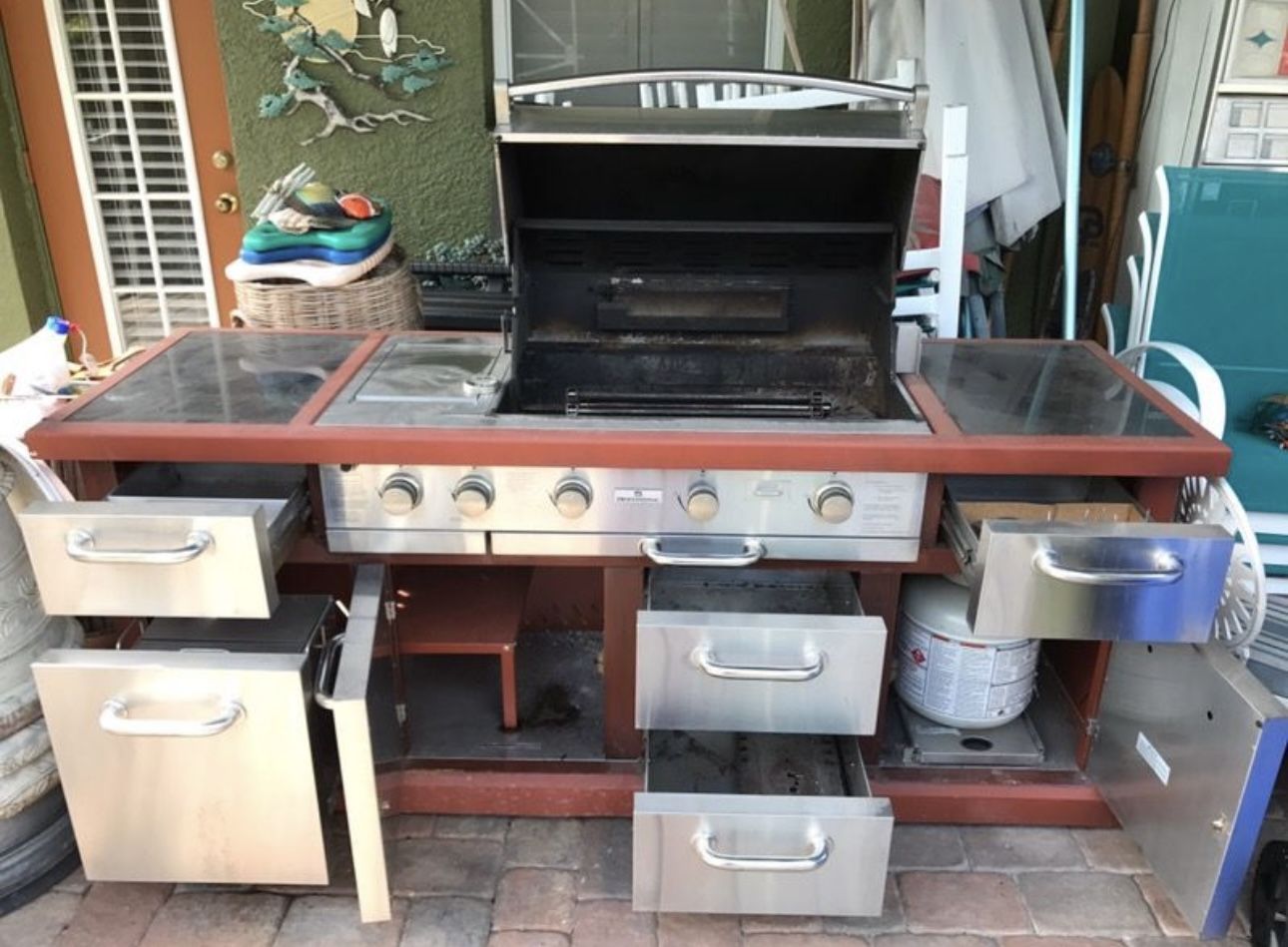 M Professional Gas grill