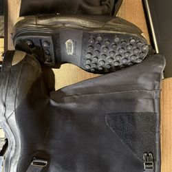 SnowGear Men’s Winter Boots Size 9 studded fleece lined. Complete Boot.