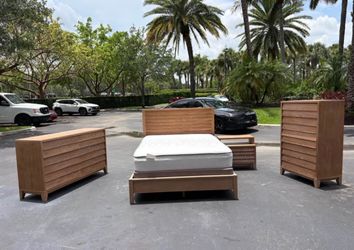 Beautiful Bedroom Set Queen Size Real Wood Natural Wood Color Like New by Havertys furniture