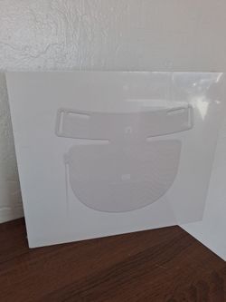 INIA GLOW 2 Neck & Chest LED Light Therapy Mask.