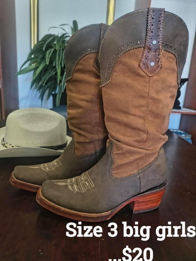 Boots Size2