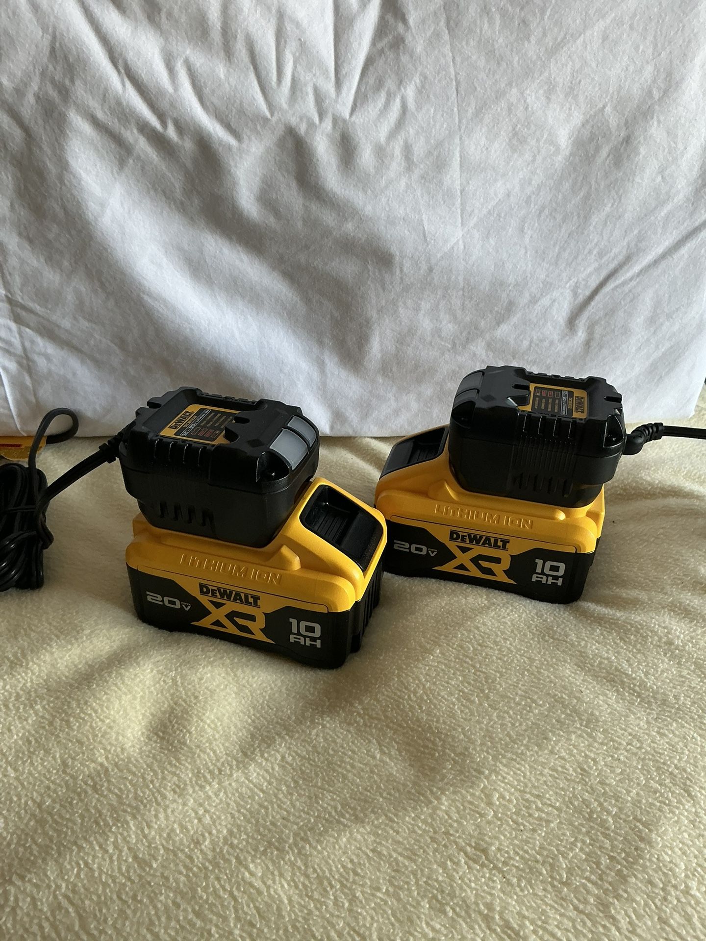 Dewalt 20v Max XR 10ah Battery (2) w/ 2 Chargers