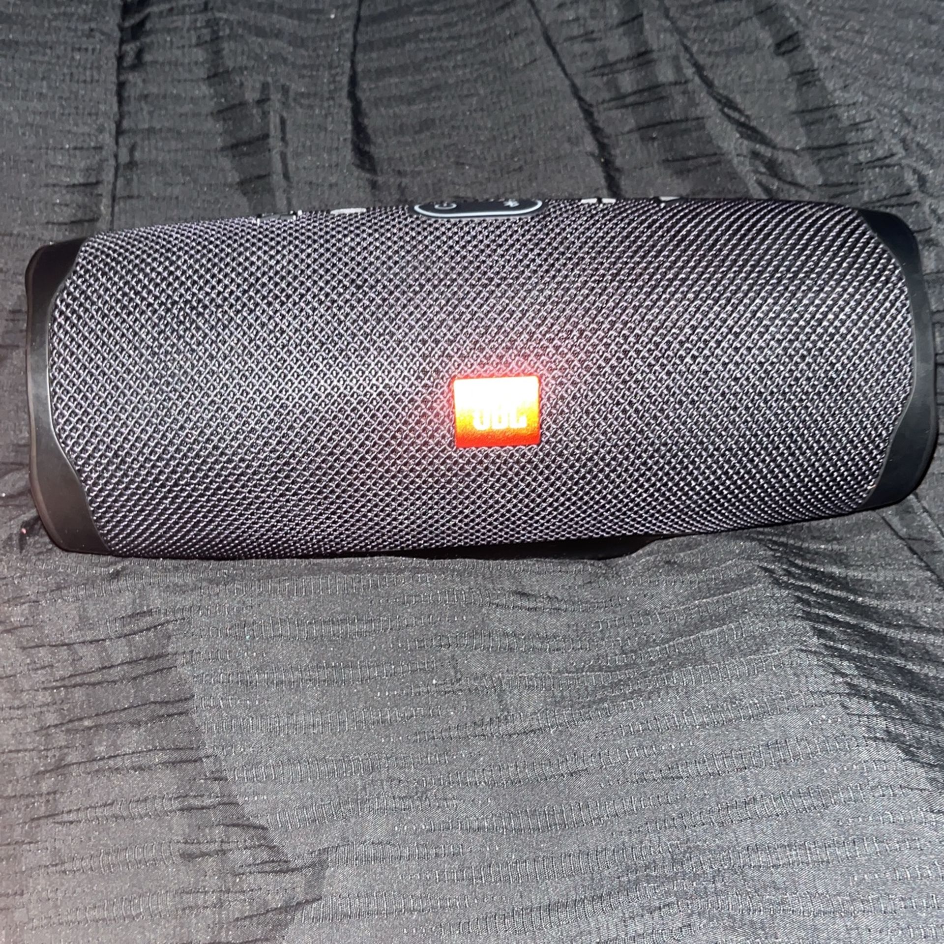 JBL Charger 4