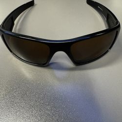  Oakley Crankshaft sunglasses, model OO9239-03. This is a popular lifestyle/sport-inspired pair from Oakley, blending elements of their class