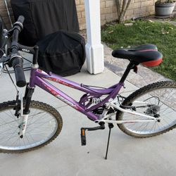 Huffy Girls 24 in Mountain Bike