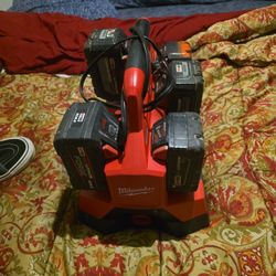 M18 6 Battery Rapid Charger +5 Batteries