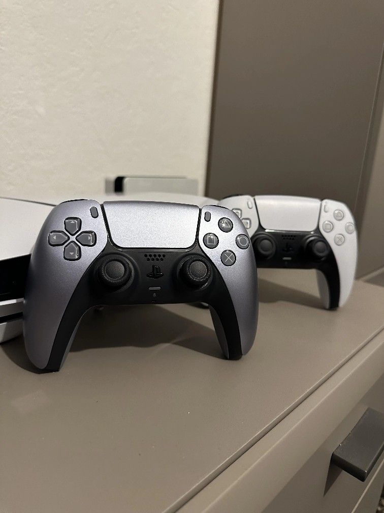 1 TB PS5 Slim In Good Condition Comes With 2 Controllers For 600$