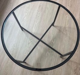 Round coffee table