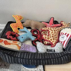 DOG BED WITH TOYS 