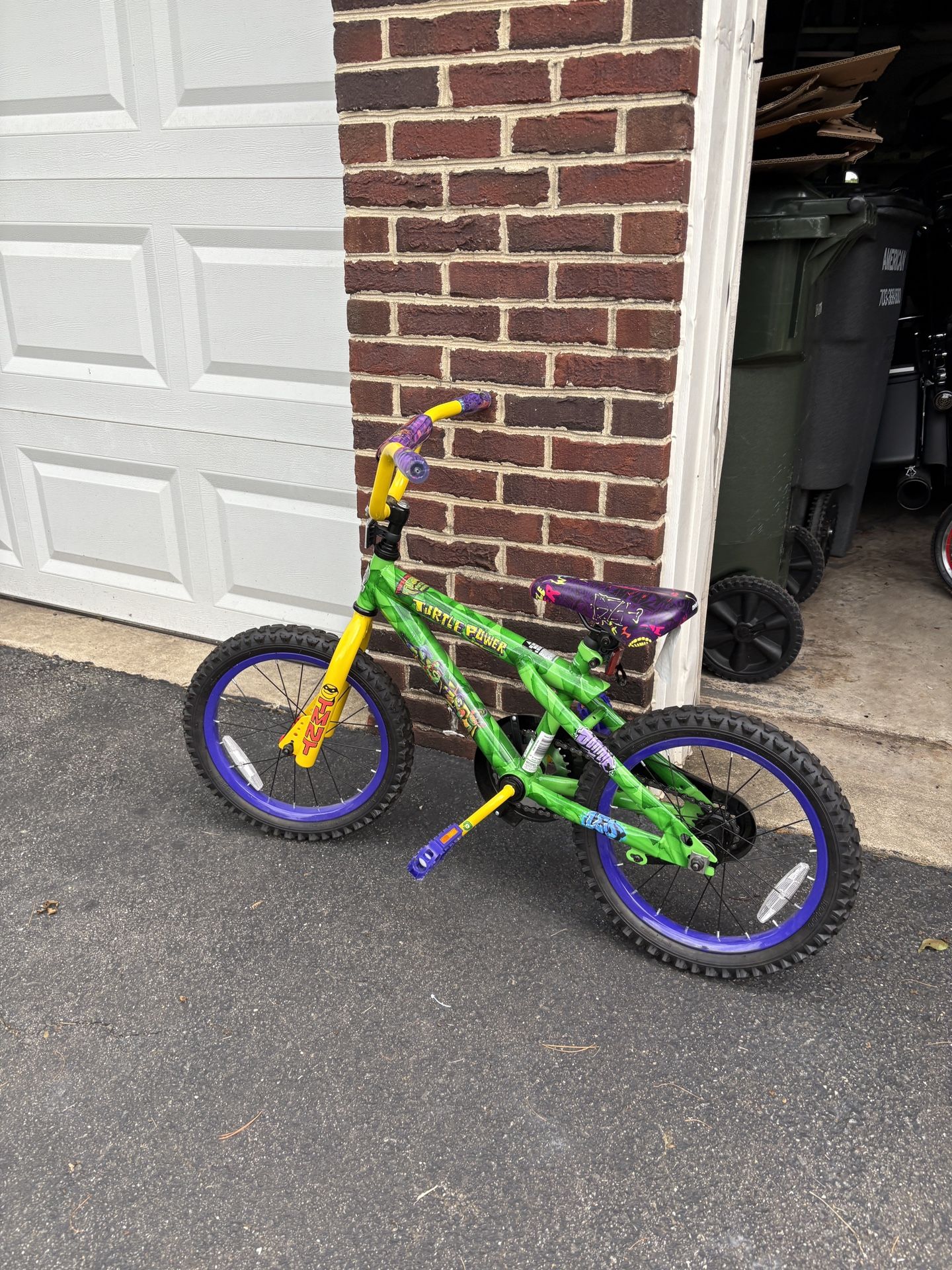 16” Bike With Training Wheels