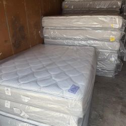 Queen Size Mattress And Box Spring 
