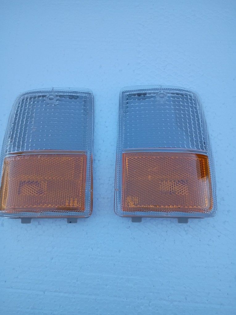 1987---1990 Chevy Caprice Turn Signal Markers Pair