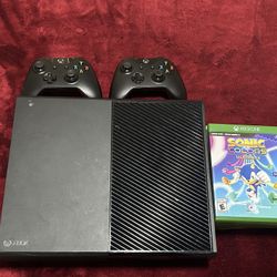 Xbox One (with kinect and games)