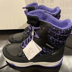 GEOX Waterproof Snow boots Size 5 1/2 NEW
