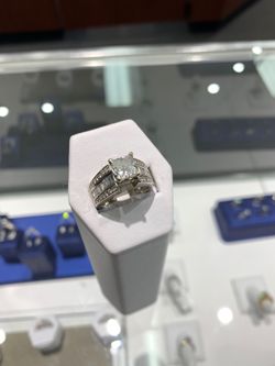 Ladies ring