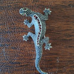 Vintage Emmons gecko or lizard brooch pin with red rhinestones