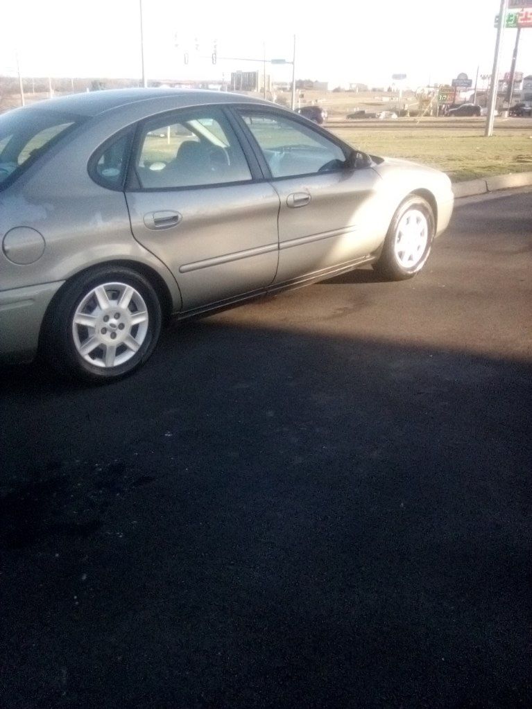 2004 Ford Taurus