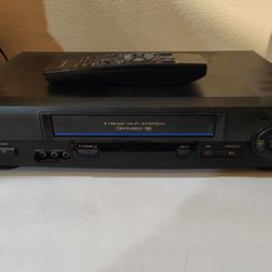 Panasonic AV-V4602 VHS HiFi 4Head Player With Remote 