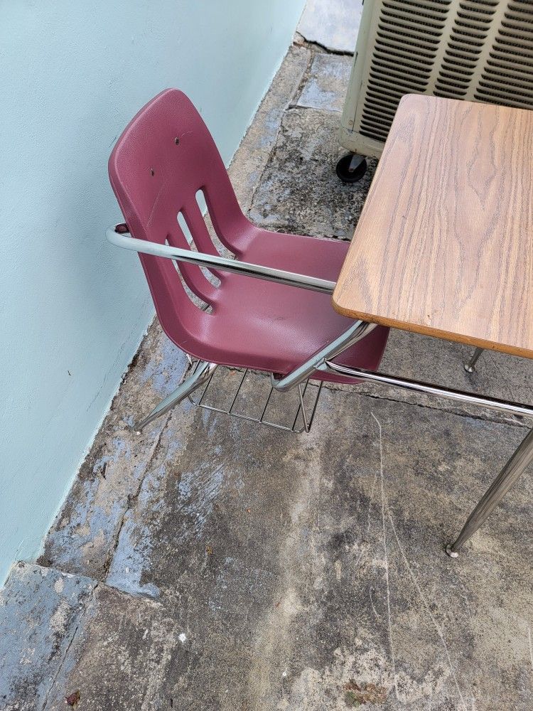Daycare CLOSING Chairs Desk White Boards for Sale in Hialeah, FL OfferUp