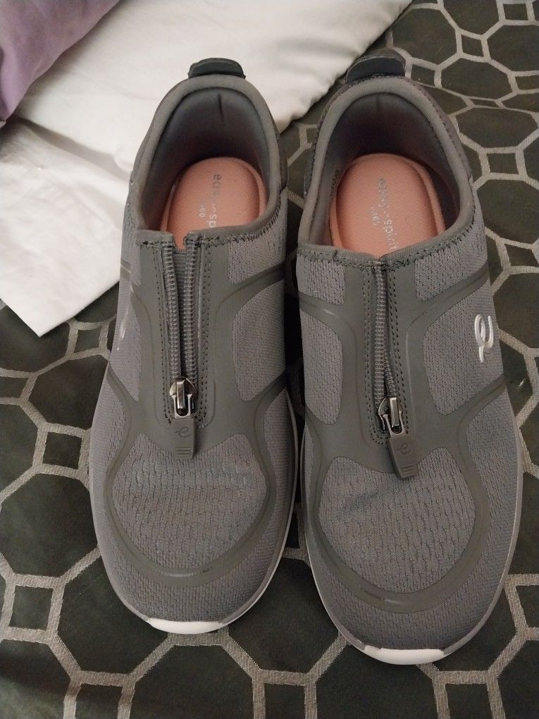 Lady's Easy Spirit E360 Size 8 35 Dollars 