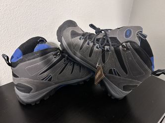 Snow Shoes Size 9.5 Brand New