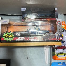 Jada Toys Classic TV Series 1966 Batmobile & Batman (98259)