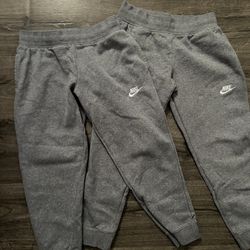 Nike joggers size (S) youth