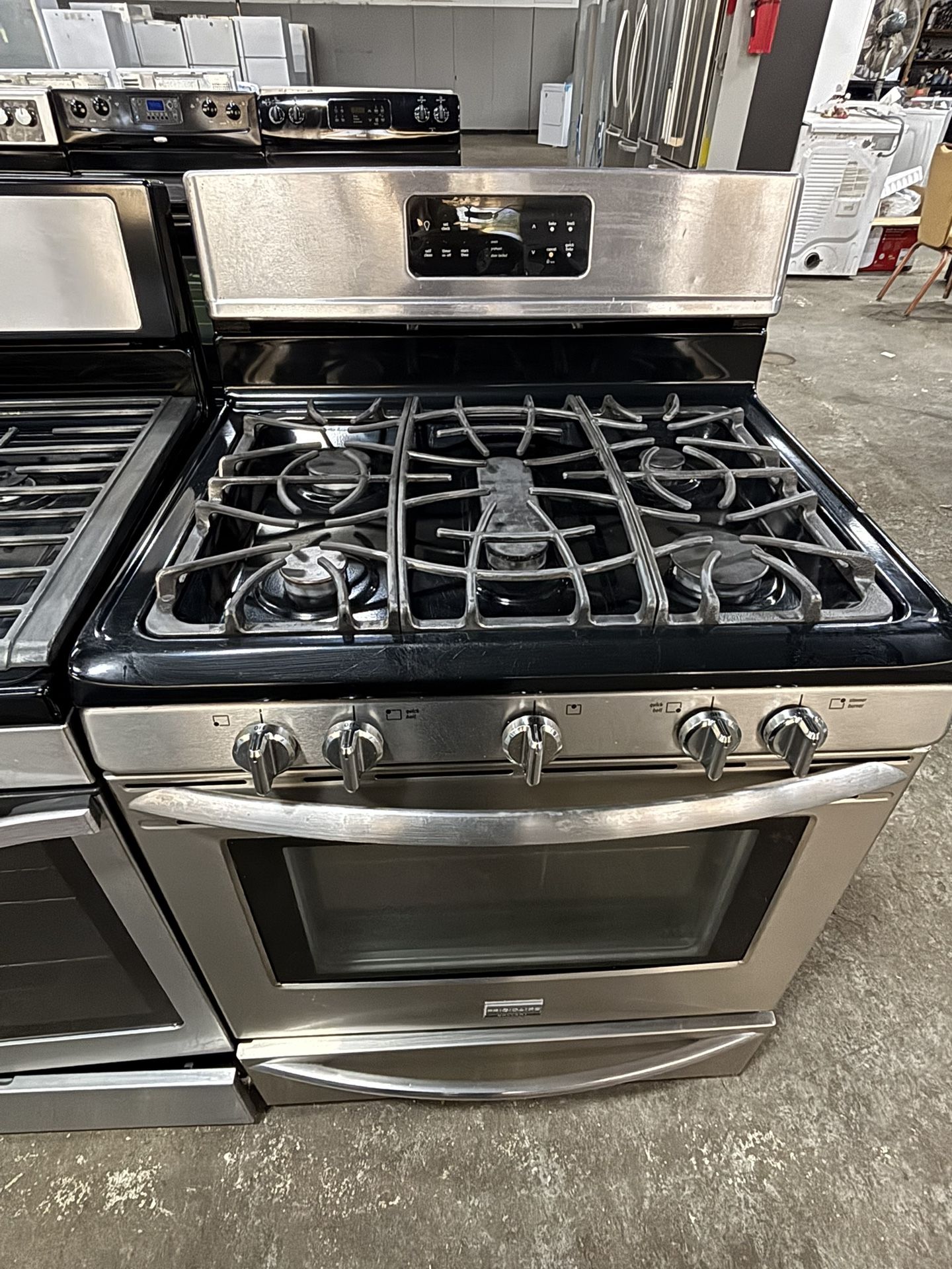 Stainless Steel Frigidaire Gallery 5 Burner Gas Stove In Excellent Condition!