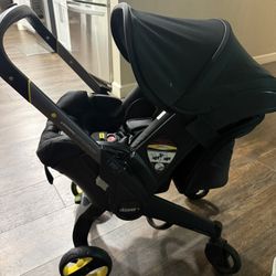 Doona Stroller/Diaper Bag/ Base 