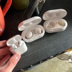 Earbuds w/Charging Cases
