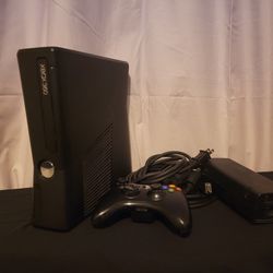Xbox 360 S 250gb With 3 Games