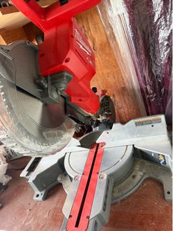 M18 sliding compound miter saw