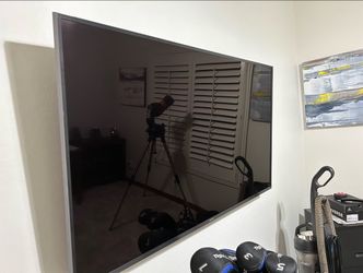 60” Samsung Smart Hub TV + Heavy-Duty Wall Mount – $300 OBO