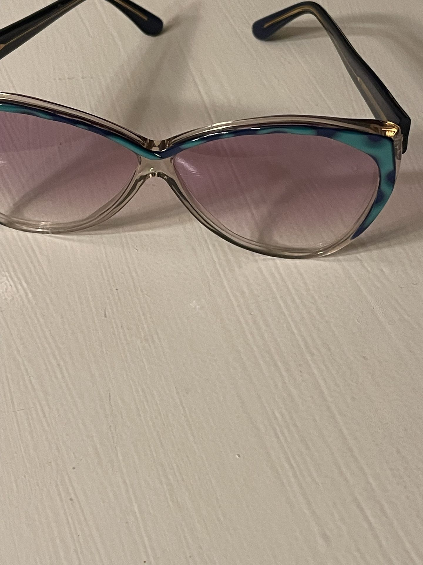 EXCELLENT VINTAGE USED(AUTHENTIC GUCCI) SUNGLASSES SLIGHTLY TINTED NO SCRATCHES
