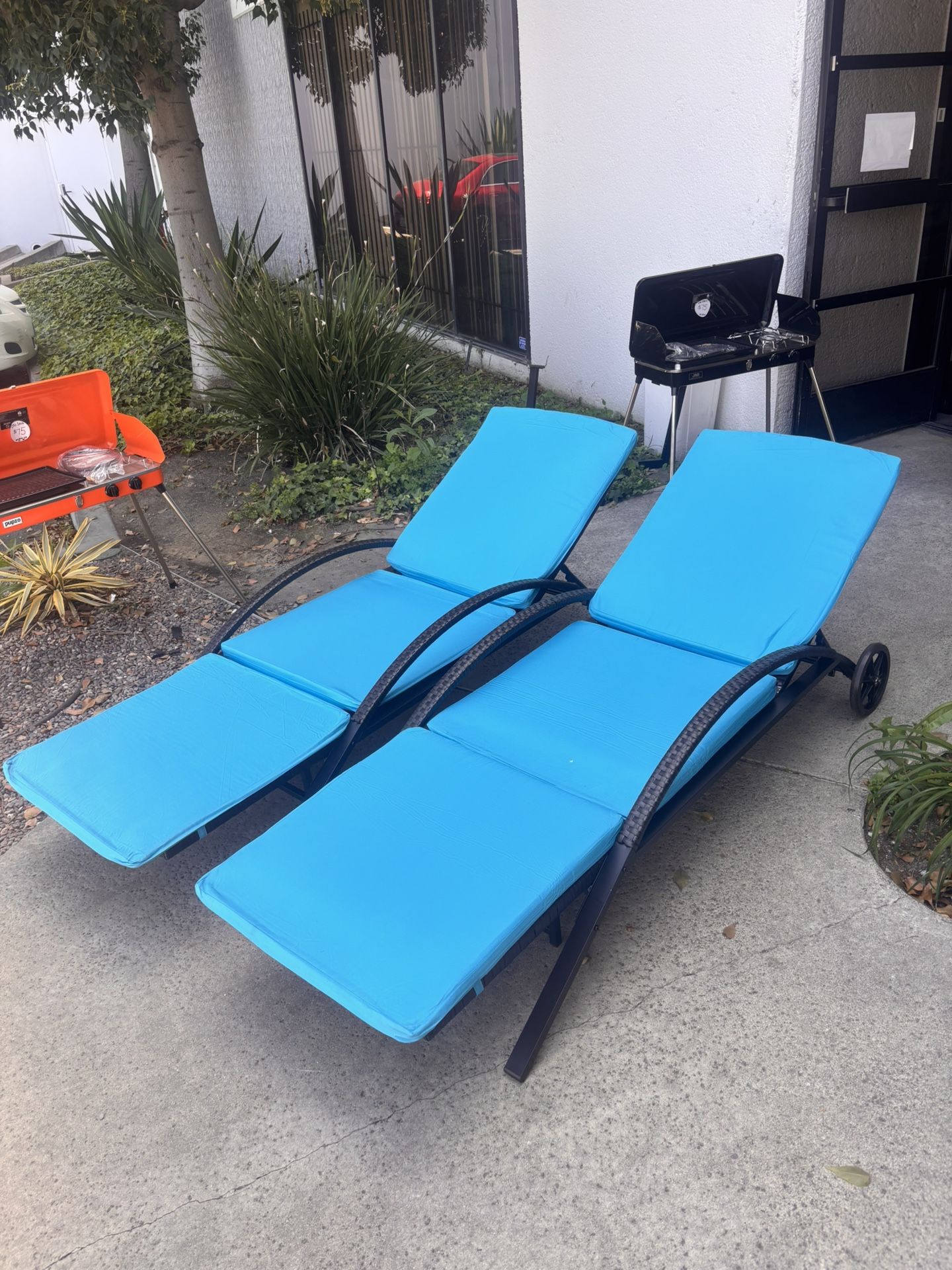 $125.00 Set Of 2 New Outdoor Patio Lounge Chaise With Wheels Recline