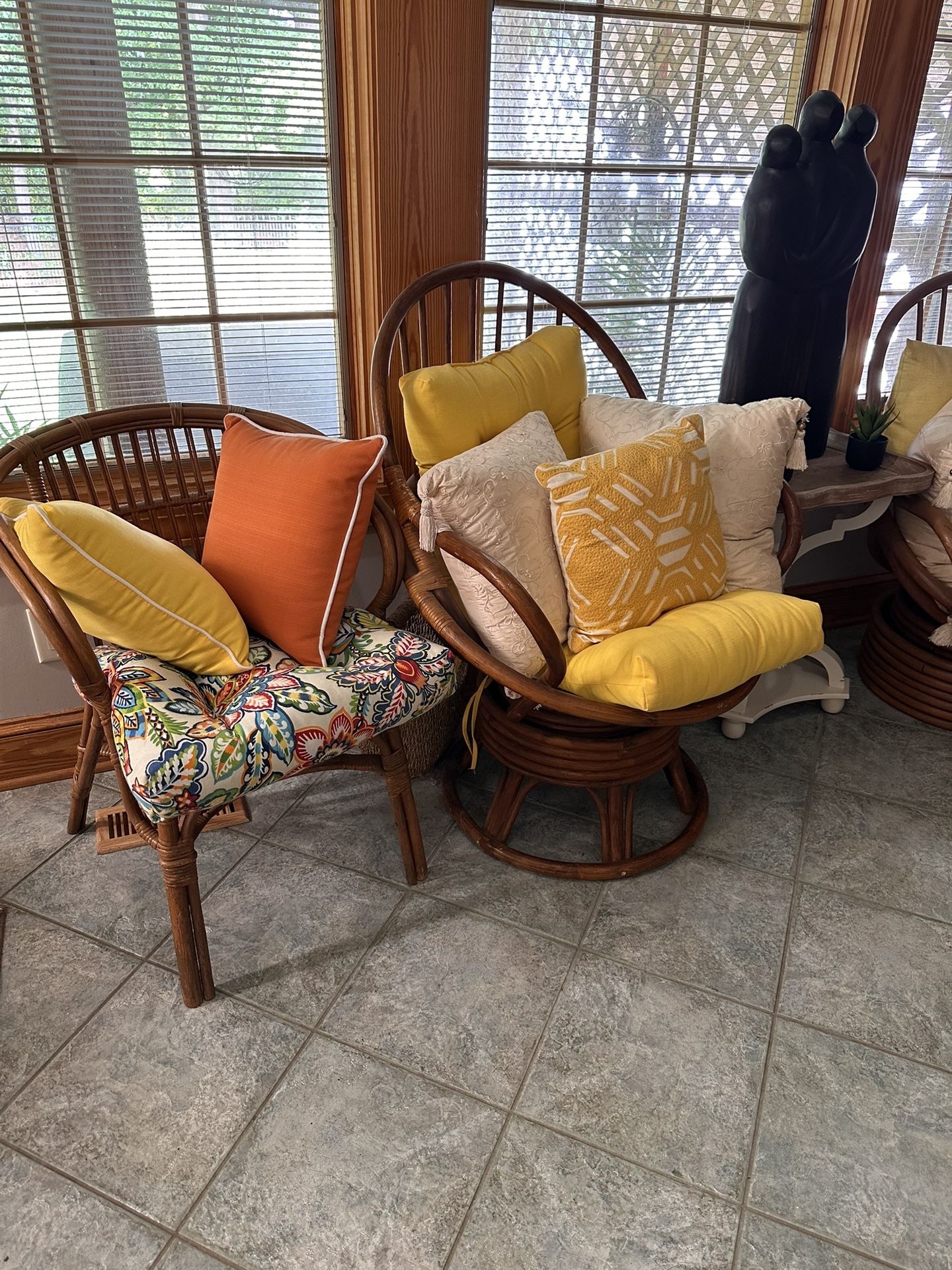 4 Rattan Chairs w/Pillows