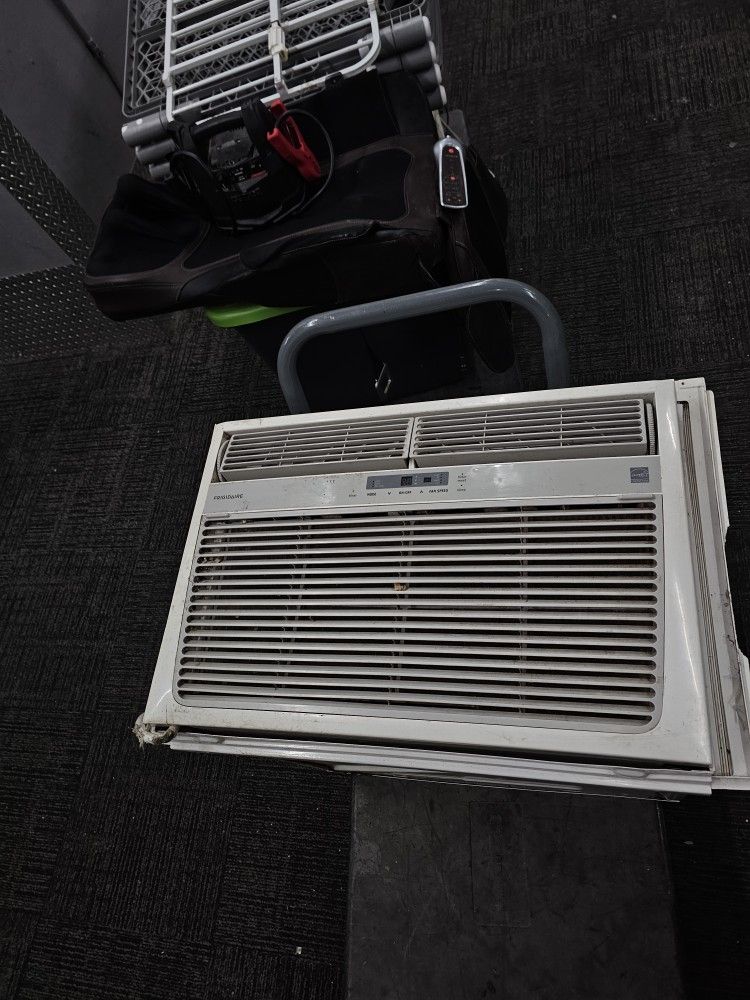 Air Conditioner 25,000 Btu 