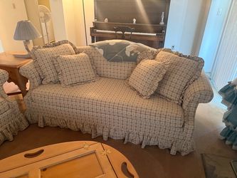 Country family room furniture