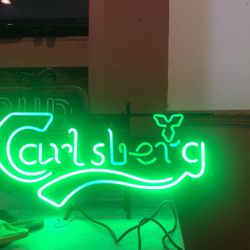 Carl’s berg Neon Light