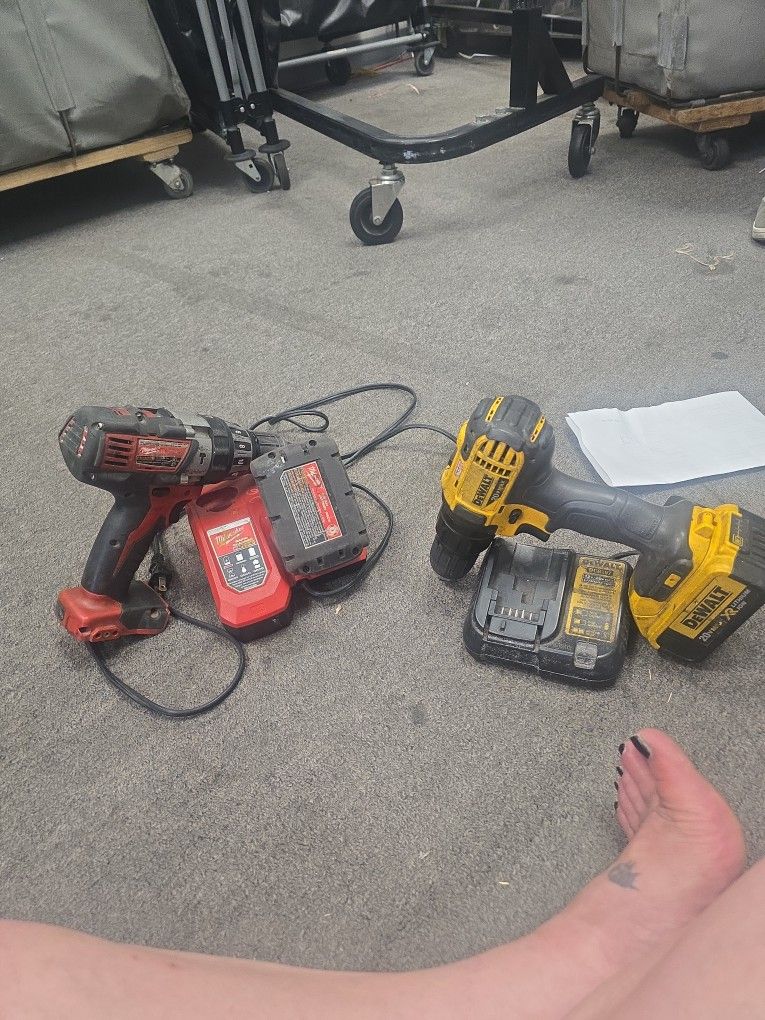 Combo Milwaukee M-18 And Dewalt DcD789
