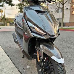 BRAND NEW SCOOTER 🛵 SS50 Street legal ✅ Automatic ✅ 4 stroke ✅ 90MPG✅ 50cc✅ USB CHARGING PORT 🔋🔌 Different colors available Black 🖤, blue 💙,