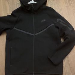 Black Nike Tech Fleece 