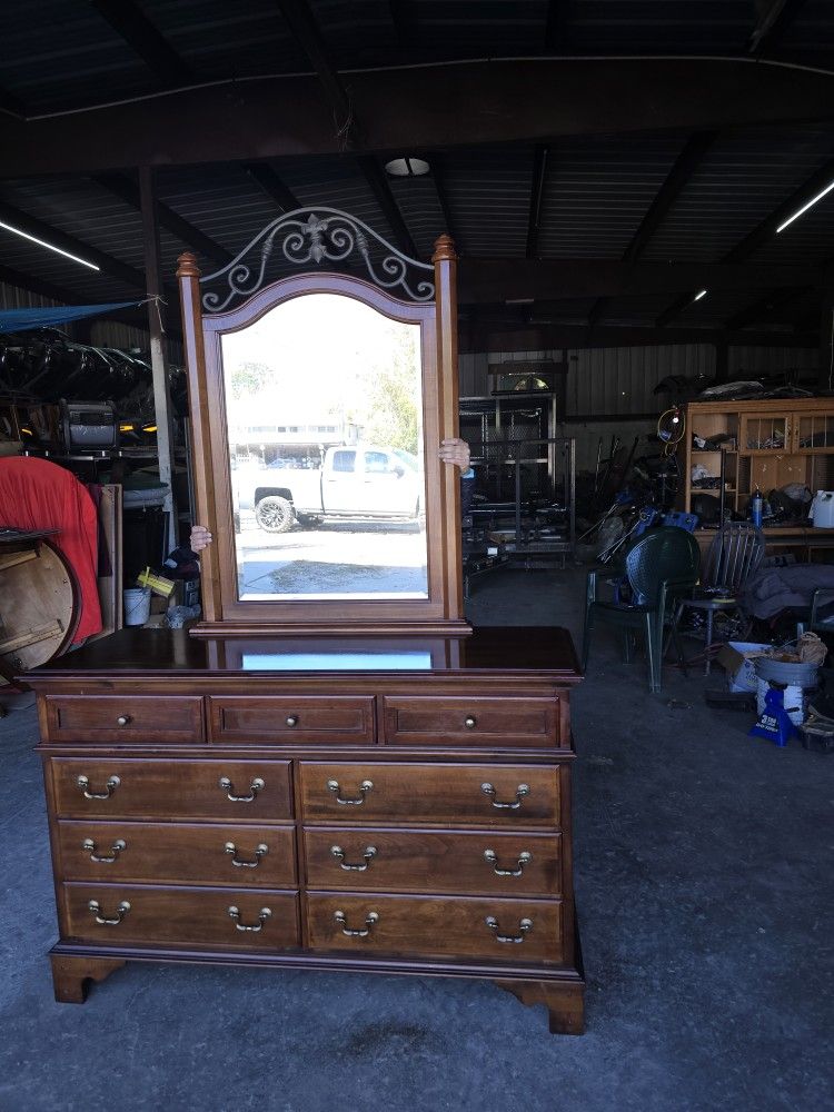 DRESSER WITH MIRROR 