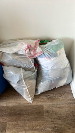 Free boys clothes size 6/7 & women’s large